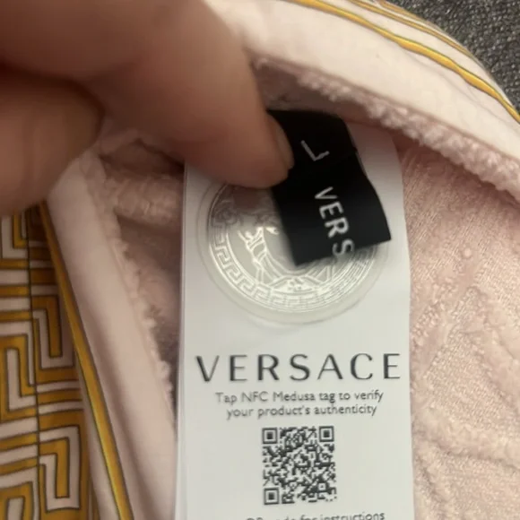(𝐒𝐎𝐋𝐃)🥂𝐇𝐏!🥂Versace MEDUSA AMPLIFIED PRINT Slippers NWT - Picture 11 of 14